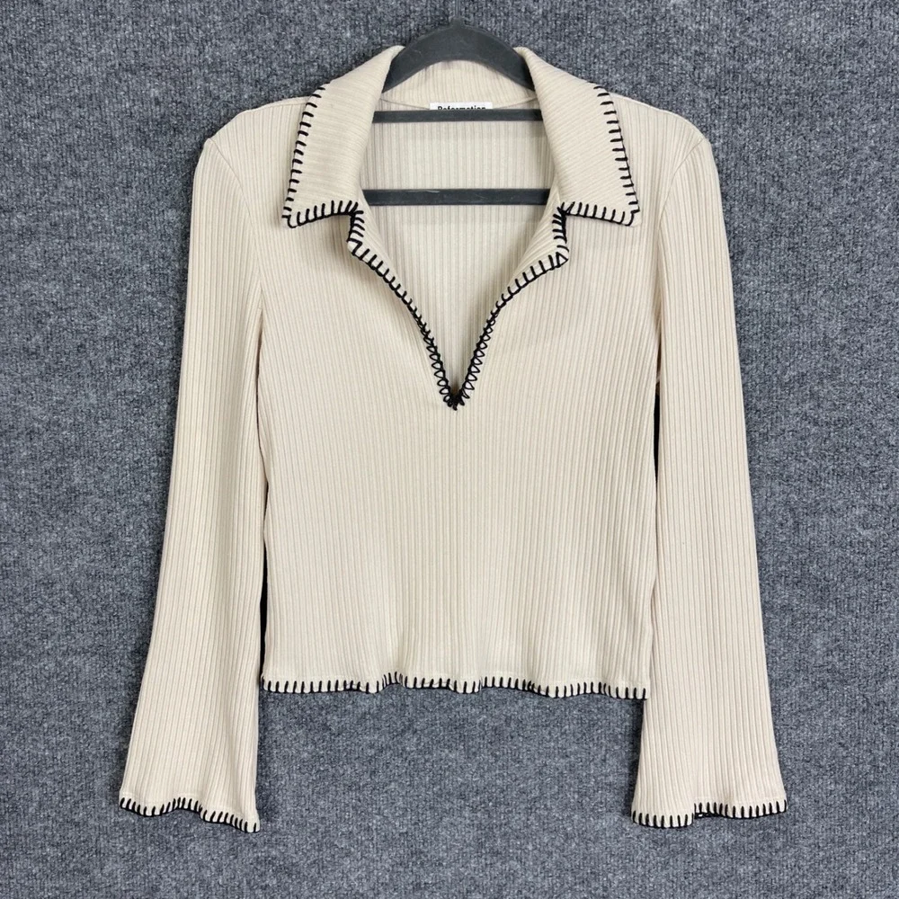 Reformation Nolen knit Ribbed Top Medium Beige Excellent Blanket Stitch V-Neck